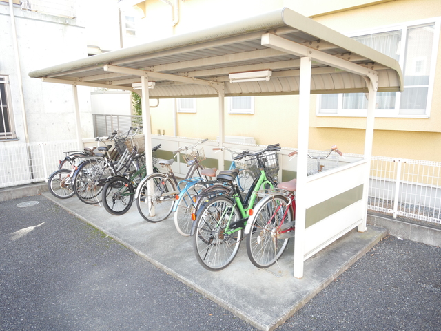 その他共有部分　★敷地内に屋根付の駐輪場がございます★