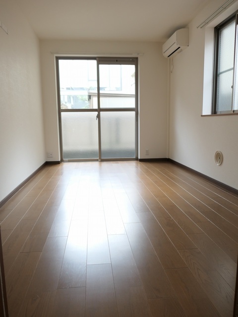 居室・リビング　★明るいフローリングの角部屋です★