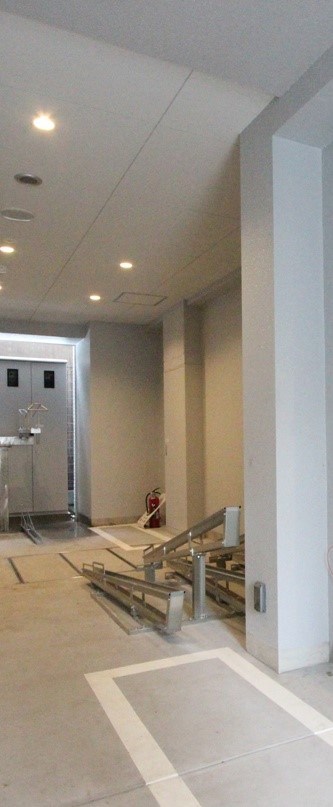 ロビー　弊社は全物件が仲介手数料半月分でご紹介可能です。