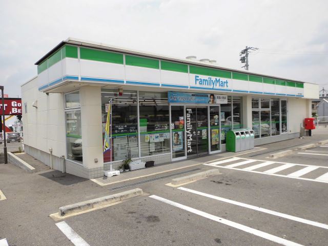 コンビニ　ファミリーマート（コンビニ）まで440m