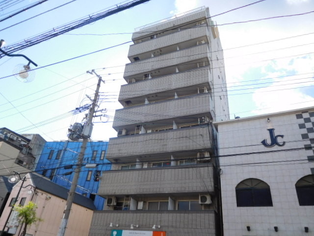 建物外観　オシャレな外観。この周辺では飛びぬけて目立っています。