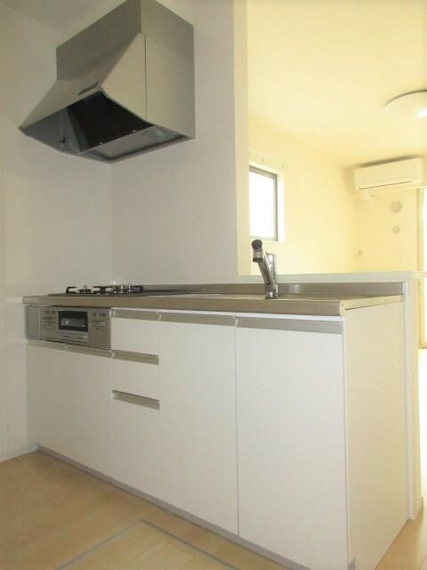 キッチン　写真は別の部屋のものです。