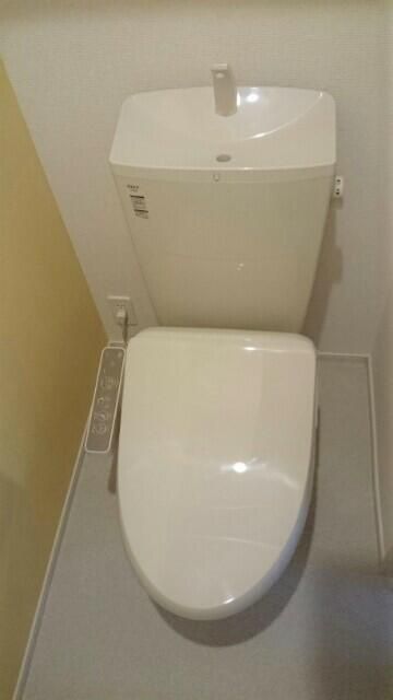 トイレ　写真は別の部屋のものです。