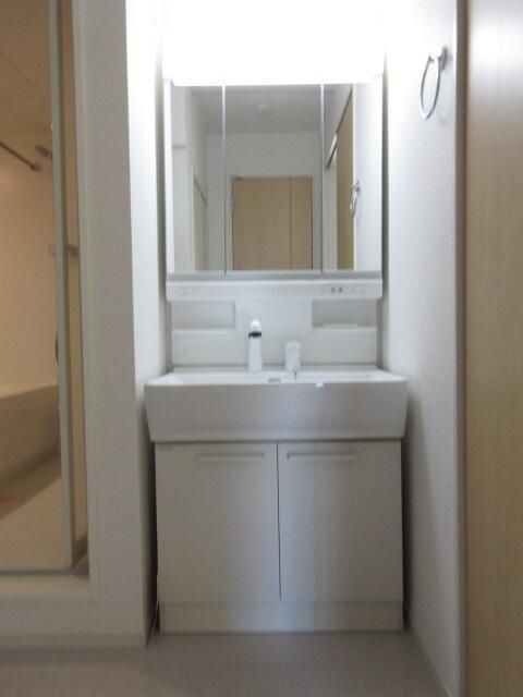 洗面設備　写真は別の部屋のものです。