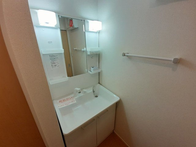 洗面設備　コンパクトで使いやすい洗面所