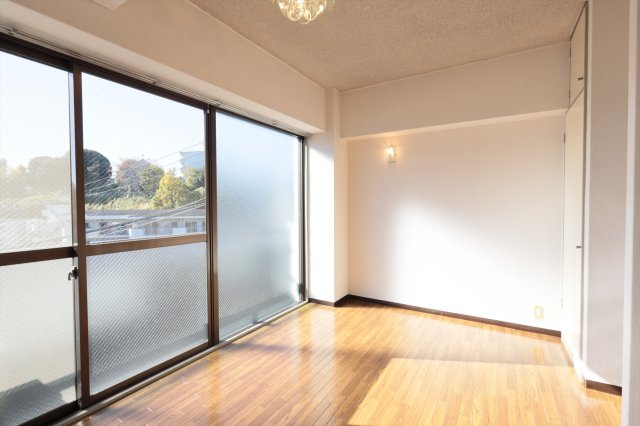 居室・リビング　同物件別部屋写真（307は左右反転タイプ）