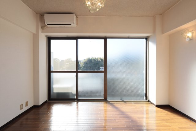 居室・リビング　同物件別部屋写真（307は左右反転タイプ）