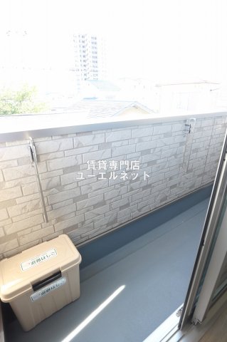 バルコニー　バルコニー付きで採光＆風通し良好！