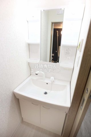 洗面設備　清潔感ある独立洗面台で毎日気持ちよく♪