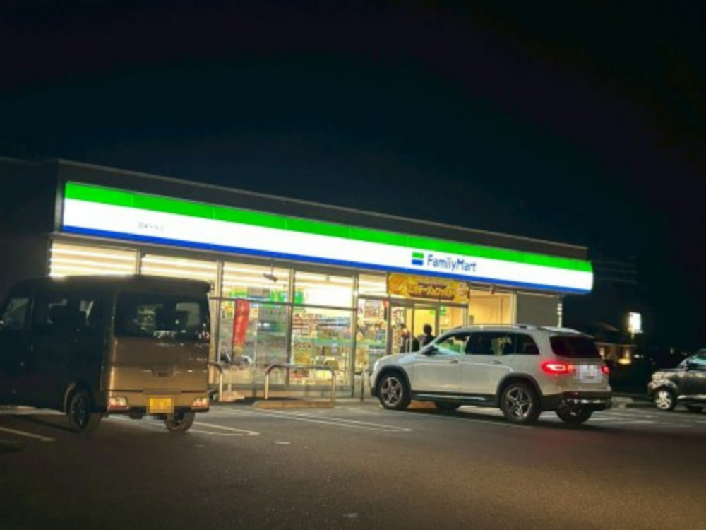 コンビニ　ファミリーマート 西条天神店（コンビニ）まで741m