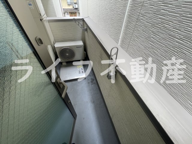 バルコニー　暖かな日差しのふりそそぐバルコニー