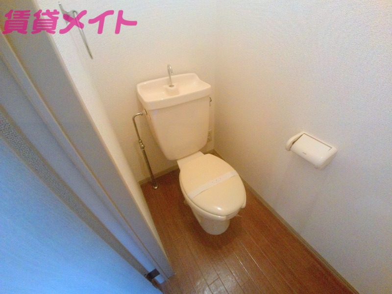 トイレ　別部屋反転同型タイプ