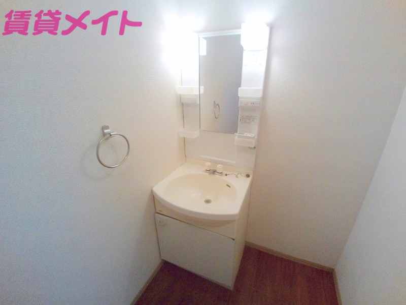 洗面設備　別部屋反転同型タイプ