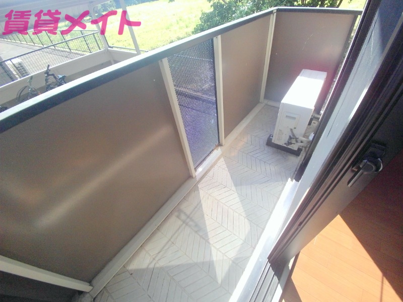 バルコニー　別部屋反転同型タイプ
