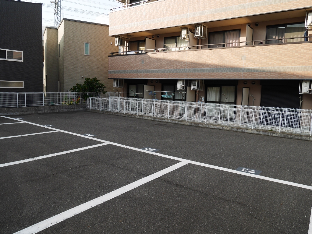 駐車場　写真は実際と異なる場合がございます。
