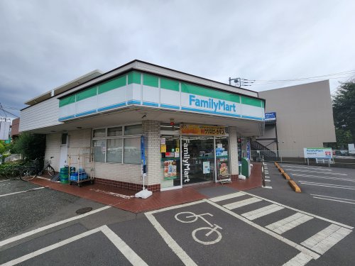 コンビニ　ファミリーマート 小手指二丁目店（コンビニ）まで591m