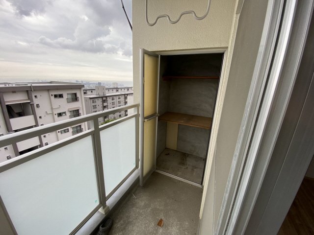 バルコニー　暖かな日差しのふりそそぐバルコニー