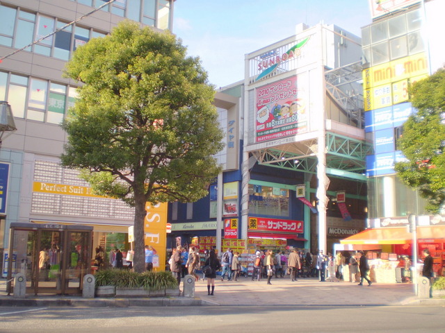 ショッピングセンター　サンロード商店街（ショッピングセンター）まで300m