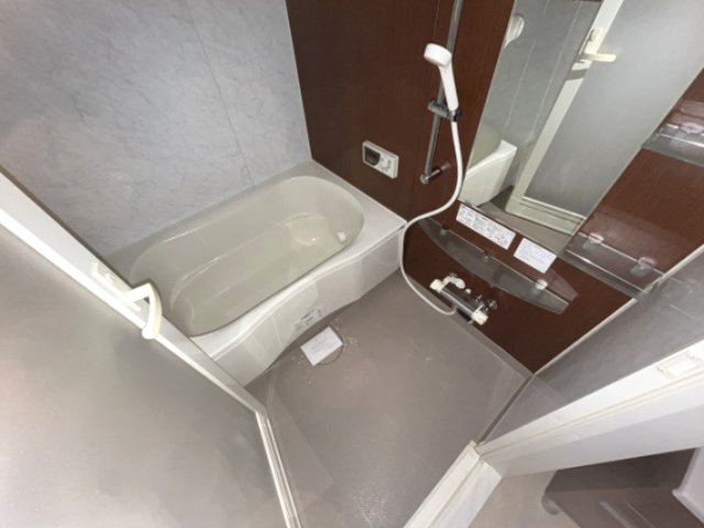 バス・シャワールーム　コンパクトで使いやすいお風呂です