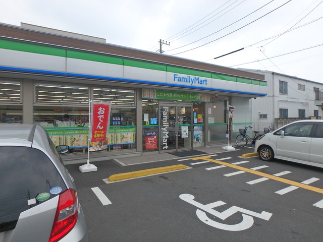 コンビニ　ファミリーマート（コンビニ）まで496m