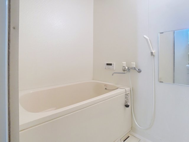 バス・シャワールーム　掲載写真は空室の別部屋を掲載しております。実際のお部屋と仕様