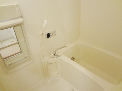 バス・シャワールーム　コンパクトで使いやすいお風呂です