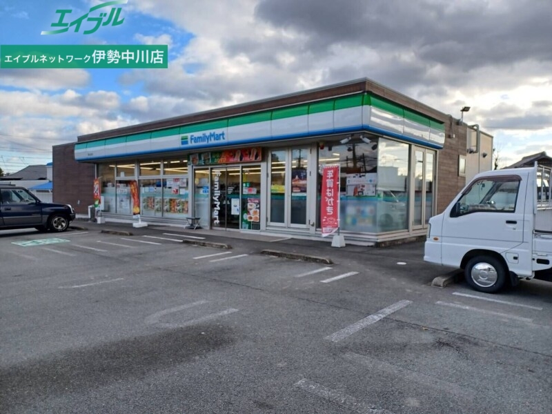 コンビニ　ファミリーマート津白山町店（コンビニ）まで906m