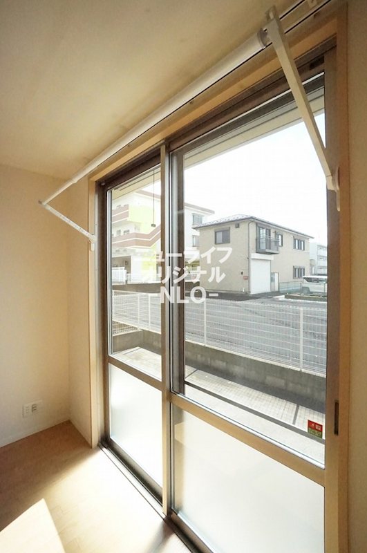 その他設備　雨天時にも安心してお洗濯ができる室内物干し付☆