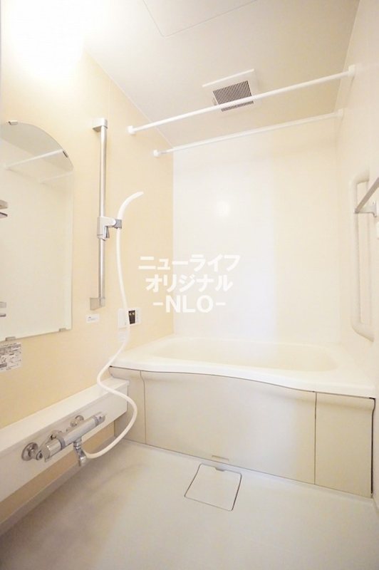 バス・シャワールーム　いつでも温かいバスタイムを楽しめる追い焚き給湯付き☆