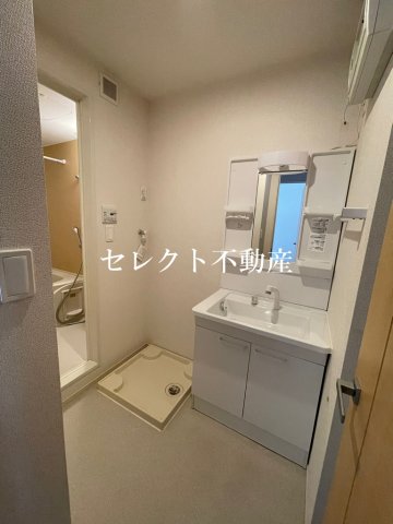 洗面設備　スペースが確保できる洗面所です