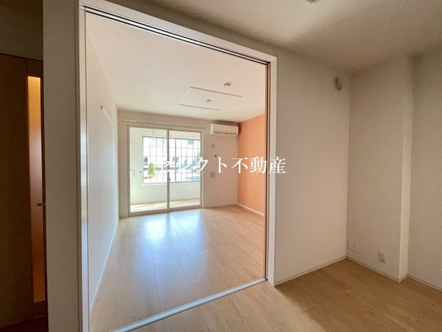 居室・リビング　ゆったり過ごせる居間です