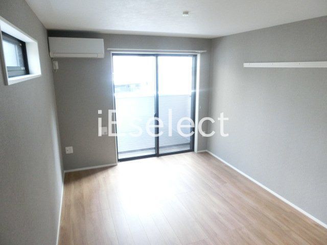 居室・リビング　2面採光で明るいお部屋です