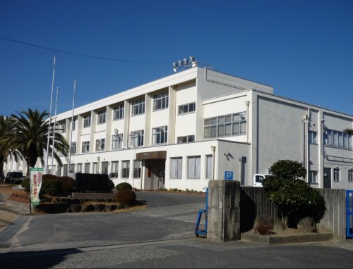 中学校　浅口市立鴨方中学校（中学校）まで1841m