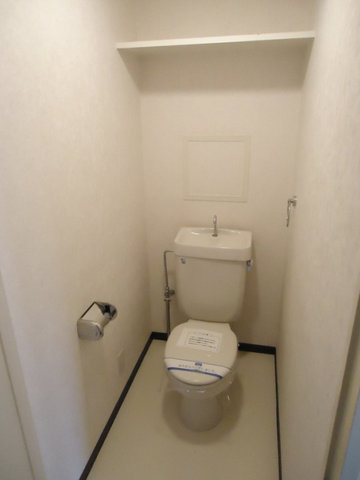 トイレ　落ち着いた色調のトイレです