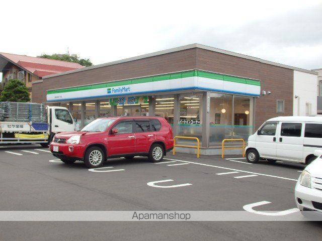 コンビニ　ファミリーマート（コンビニ）まで212m