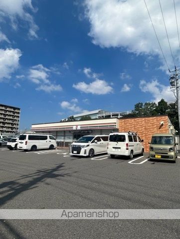コンビニ　セブンイレブン（コンビニ）まで295m