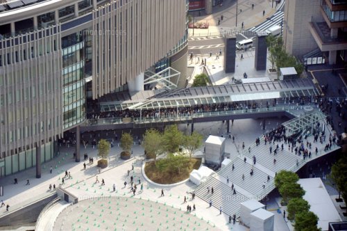 ショッピングセンター　グランフロント大阪（ショッピングセンター）まで833m