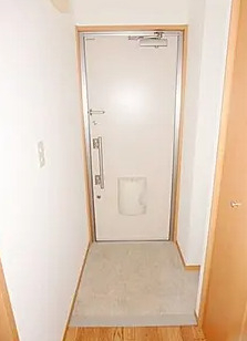 玄関　別号室同タイプ参考写真