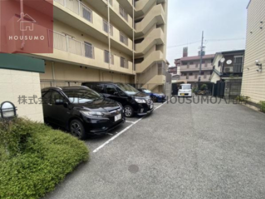 駐車場　駐車場に車を止められます