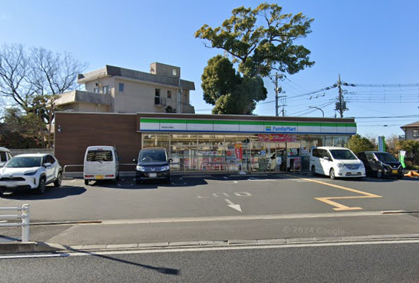 コンビニ　ファミリーマート春日部小渕南店（コンビニ）まで583m