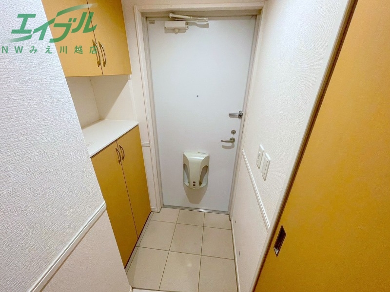 玄関　同物件別部屋タイプ