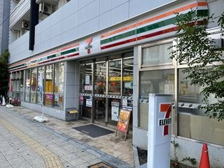 コンビニ　セブンイレブン　大阪日本橋駅東店（コンビニ）まで197m