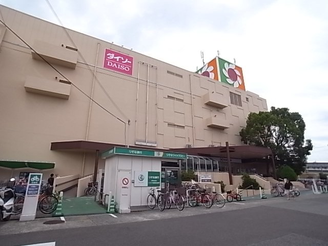 ショッピングセンター　イズミヤショッピングセンター　昆陽（ショッピングセンター）まで650m