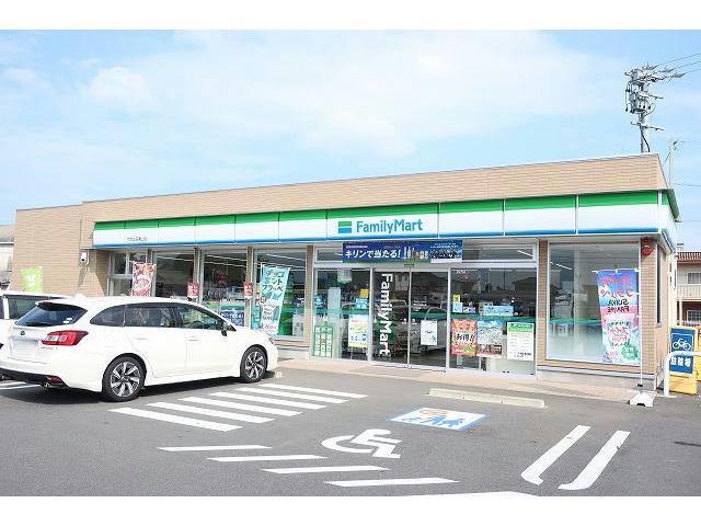 コンビニ　ファミリーマート（コンビニ）まで600m