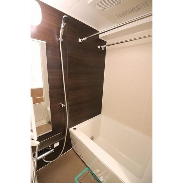 バス・シャワールーム　落ち着いた空間のお風呂です
