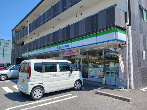 コンビニ　ファミリーマート（コンビニ）まで350m