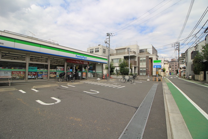 コンビニ　ファミリーマート　板橋東新町2丁目店（コンビニ）まで156m