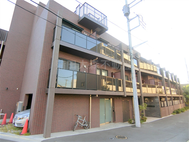建物外観　2022年4月築　RC鉄筋コンクリート造地上4階建て総戸数3