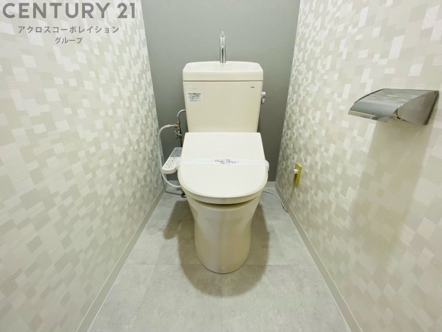 トイレ　温水洗浄便座付きのトイレです♪
