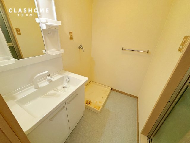 洗面設備　同物件の別部屋になります。